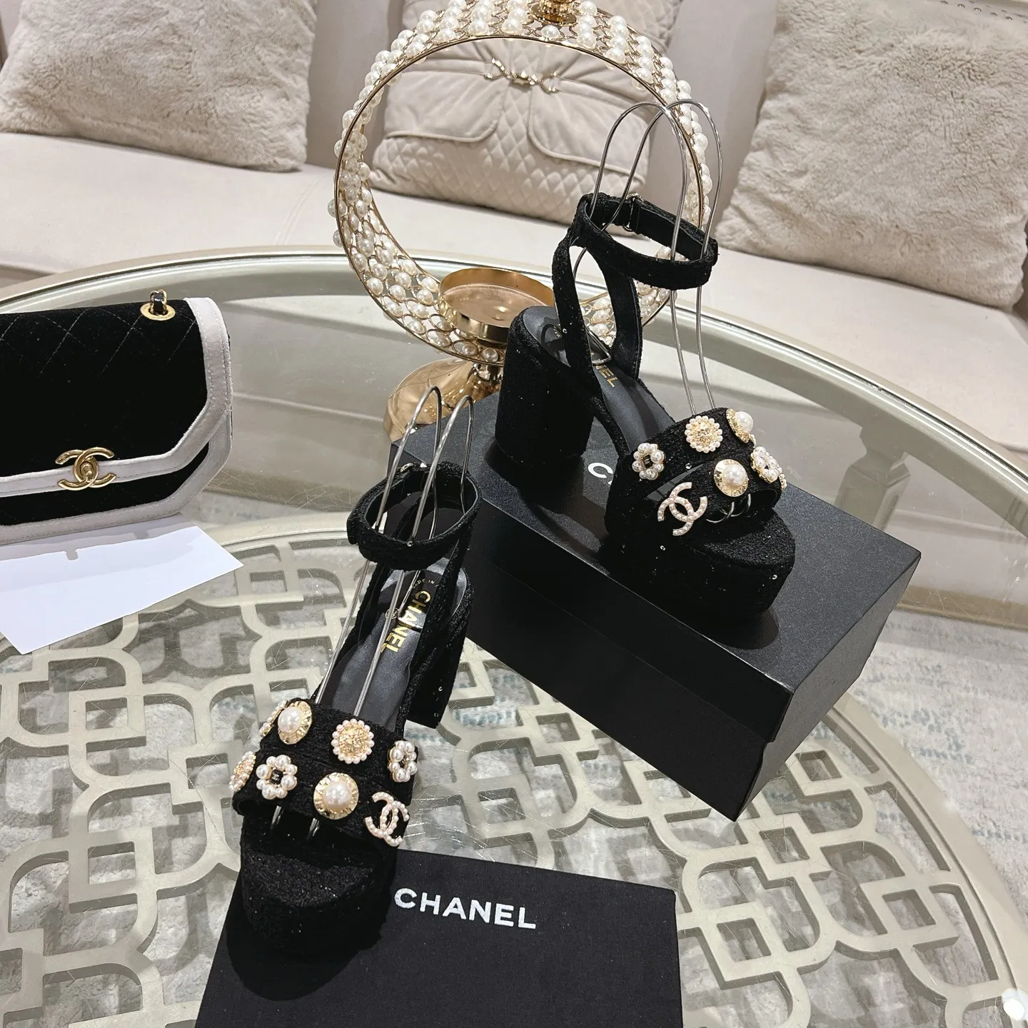👟👟Ex-factory price 580👟👟 𝐂𝐇𝐀𝐍𝐄𝐋 | Xiaoxiang 25𝐬𝐬Spring and summer new products Counter classic catwalk models New series of high-heeled and waterproof platform sandals〰 A must-have in the fashion circle, the combination will interpret the meticulous, minimalist and classic elements that will never fade away It shows a unique dressing style that is too beautiful to say. A must-have for summer... Upper: Highly customized original specific fabrics. Lining: imported sheepskin lining. Outsole: original molded non-slip outsole. Heel height: 12cm. Waterproof platform: 2.5cm. Size: 35-39 (40.41.42 customization is not returnable)